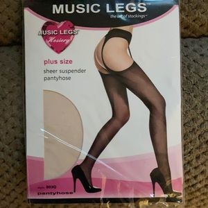 Plus size pantyhose